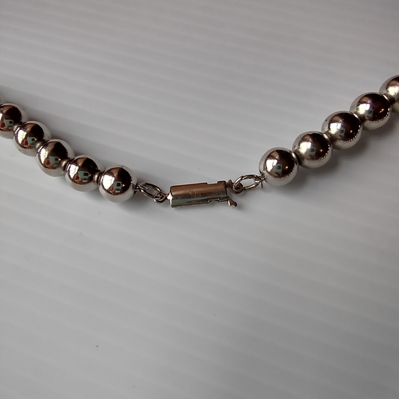 Beaded necklace - Picture 2 of 4